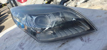 Laden Sie das Bild in den Galerie-Viewer, Frontscheinwerfer Renault Megane III 260100021R Xenon Rechts Headlight SCH7587710543sj