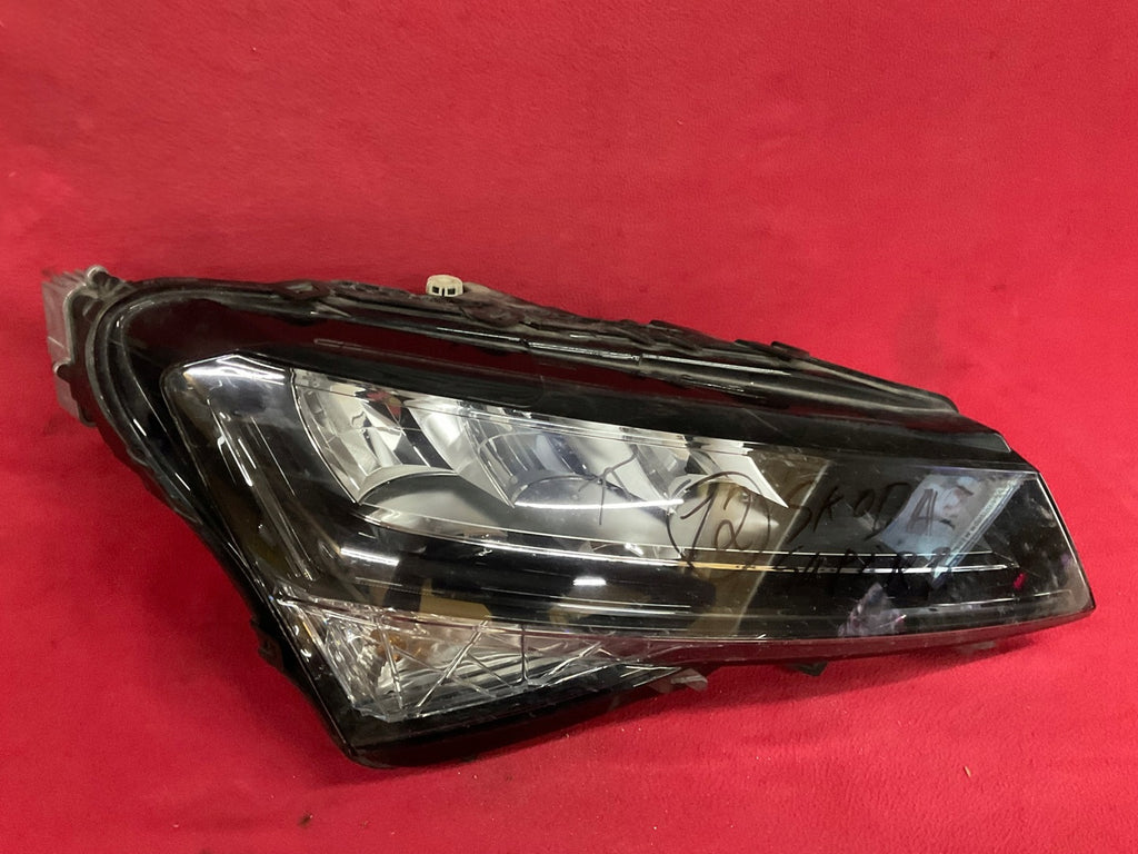 Frontscheinwerfer Skoda Superb III 3V1941016C Full LED Rechts Headlight