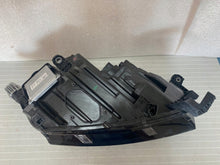 Laden Sie das Bild in den Galerie-Viewer, Frontscheinwerfer Skoda Octavia 5E4941015A LED Links Scheinwerfer Headlight SCH3493177811vs