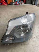 Laden Sie das Bild in den Galerie-Viewer, Frontscheinwerfer Mercedes-Benz Sprinter A9068202361 LED Links Headlight