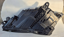 Laden Sie das Bild in den Galerie-Viewer, Frontscheinwerfer Skoda Superb III LED Rechts Scheinwerfer Headlight