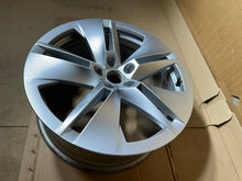 Load image into Gallery viewer, 1x Alufelge 19 Zoll 8.0" 5x112 45ET 5LA601025B Skoda Enyaq Rim Wheel FEL3336829682ze