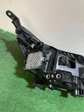 Laden Sie das Bild in den Galerie-Viewer, Frontscheinwerfer Hyundai I30 III 92101G4100 Links Scheinwerfer Headlight SCH4909434184wz