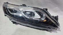 Laden Sie das Bild in den Galerie-Viewer, Frontscheinwerfer Mitsubishi Eclipse Cross I W3153 Full LED Rechts oder Links