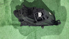 Laden Sie das Bild in den Galerie-Viewer, Frontscheinwerfer Mercedes-Benz W166 A1668207859 Xenon Links Headlight SCH1060184055ug