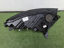 Laden Sie das Bild in den Galerie-Viewer, Frontscheinwerfer Skoda Enyaq 5LB941015 Full LED Links Scheinwerfer Headlight SCH9825015996eo