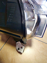 Laden Sie das Bild in den Galerie-Viewer, Frontscheinwerfer Opel Zafira Vivaro 9832836480 Xenon Rechts Headlight