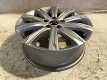 Load image into Gallery viewer, 1x Alufelge 17 Zoll 6.5&quot; 5x112 52ET 5TA601025D VW Touran Rim Wheel