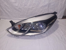 Laden Sie das Bild in den Galerie-Viewer, Frontscheinwerfer Ford Fiesta H1BB-13W030-AE Halogen Links Headlight