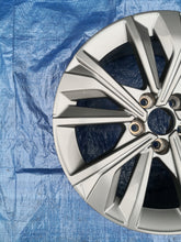 Load image into Gallery viewer, 1x Alufelge 17 Zoll 7.0" 5x108 40ET Glanz Graphit 9814117977 Peugeot 3008 FEL4730793333bd