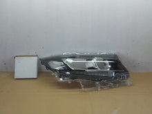 Laden Sie das Bild in den Galerie-Viewer, Frontscheinwerfer Toyota Land Cruiser 8113160N20 Rechts Scheinwerfer Headlight SCH1137524838cp