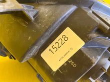 Laden Sie das Bild in den Galerie-Viewer, Frontscheinwerfer Mitsubishi L200 8301C742 HFG07DB Xenon Rechts Headlight