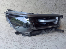 Laden Sie das Bild in den Galerie-Viewer, Frontscheinwerfer Toyota Hilux VIII 81110-YP121 LED Rechts Headlight SCH2310370444zk