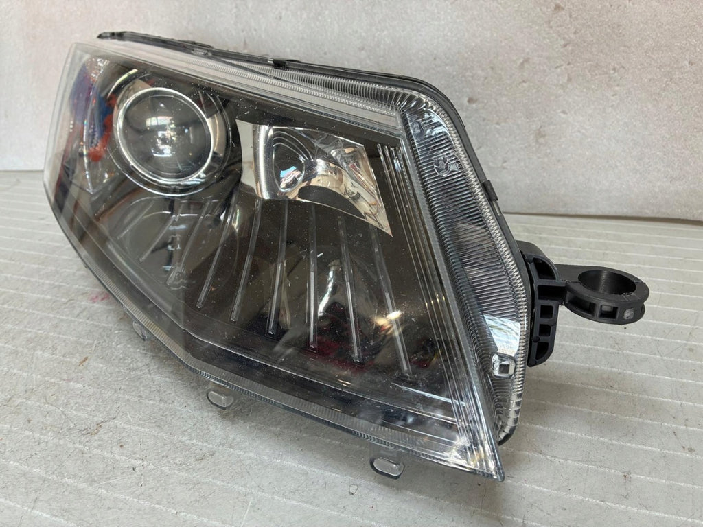Frontscheinwerfer Skoda Octavia III 5E1941016B Xenon Rechts Headlight SCH7832510410cq