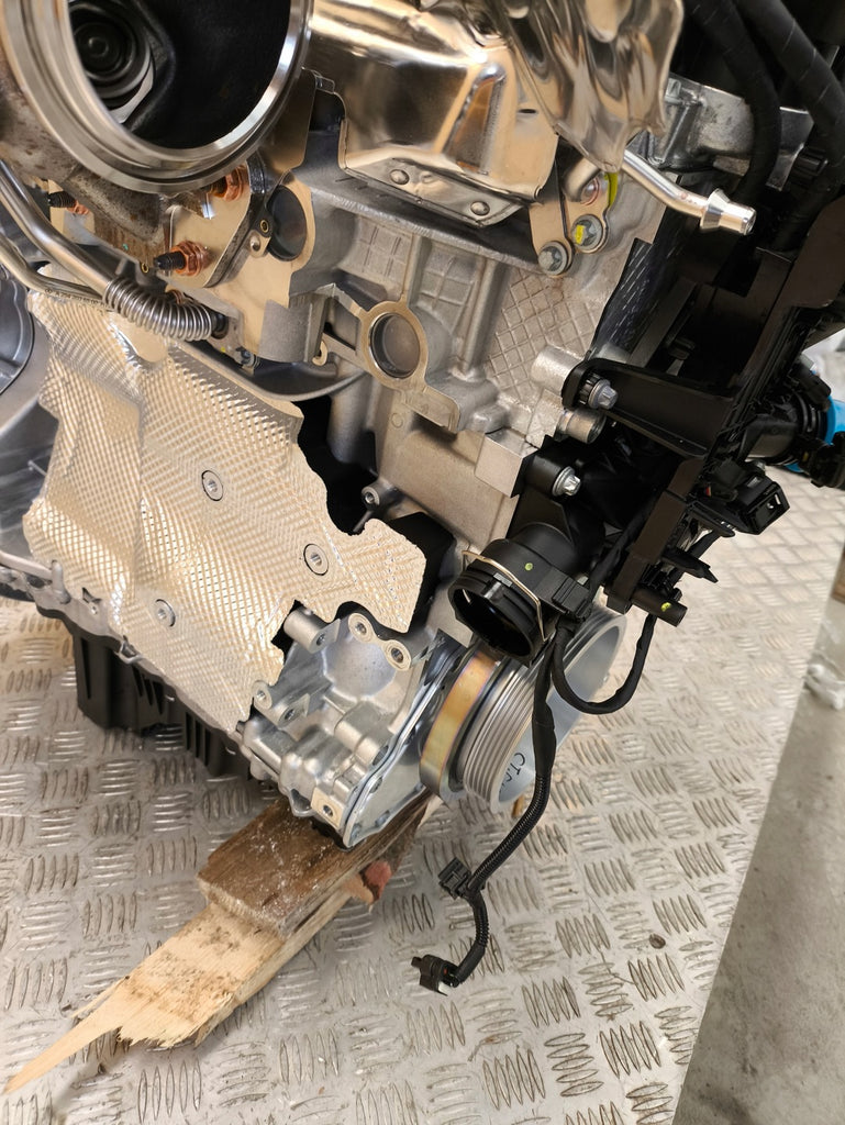 Motor Mercedes-Benz W206 254915 1.5 2024 Benzin Engine Komplett