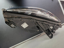 Laden Sie das Bild in den Galerie-Viewer, Frontscheinwerfer Mercedes-Benz Gla A1569067000 Rechts Scheinwerfer Headlight SCH6520322489qr