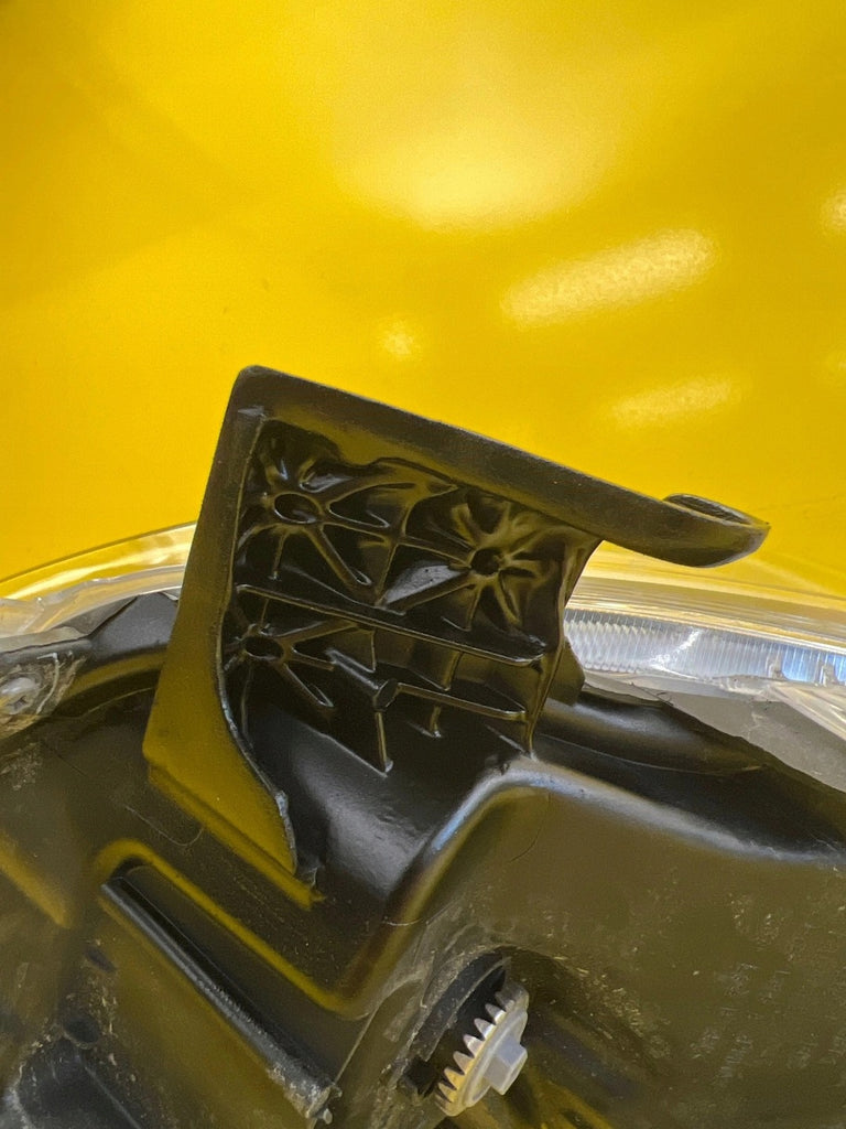 Frontscheinwerfer Toyota 4 Yaris EUK0-8 LED Ein Stück (Rechts oder Links)