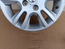 Load image into Gallery viewer, 1x Alufelge 15 Zoll 4.5" 4x100 35ET Glanz PW457-2422 Toyota Aygo Rim Wheel FEL4883366417mv