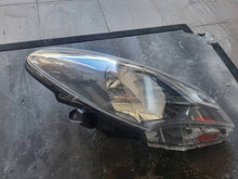 Load image into Gallery viewer, Frontscheinwerfer Toyota Yaris Vorderseite Scheinwerfer Headlight