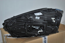 Laden Sie das Bild in den Galerie-Viewer, Frontscheinwerfer Mercedes-Benz W177 A1779063805 LED Rechts Headlight SCH2327330432ml