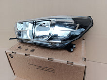 Laden Sie das Bild in den Galerie-Viewer, Frontscheinwerfer Toyota Hilux VIII JEJ-923364-O30 Ein Stück (Rechts oder Links) SCH6600611439xr