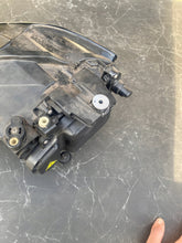 Load image into Gallery viewer, Frontscheinwerfer VW Sportsvan 517941044A Rechts Scheinwerfer Headlight