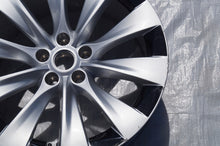 Laden Sie das Bild in den Galerie-Viewer, 1x Alufelge 20 Zoll 10.0" 5x120 35ET Silber 1027225-00-B Tesla Model X Rim Wheel FEL7312587332zp