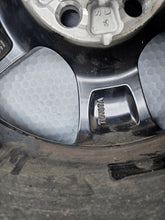 Load image into Gallery viewer, 1x Alufelge 15 Zoll 6.0" 5x100 45ET Glanz Silber PW457-0D002 Toyota Yaris FEL3478918003jz