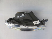Laden Sie das Bild in den Galerie-Viewer, Frontscheinwerfer Land Rover Discovery AH22-13W029-BC Rechts Headlight SCH3188366371ft