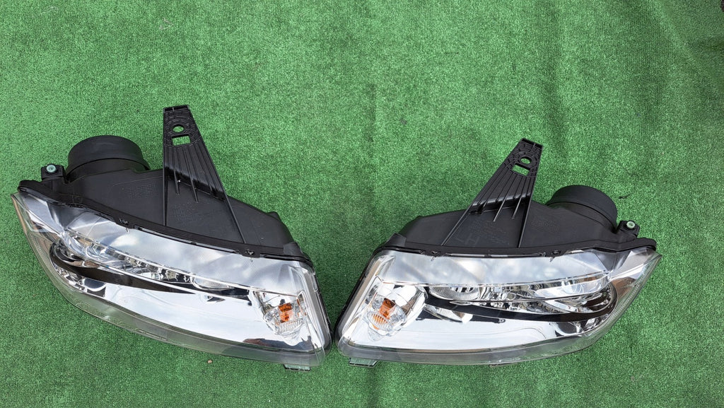Frontscheinwerfer Jeep Grand Cherokee 55079408AJ 55079409AJ Ein Satz Headlight SCH2333502000jj