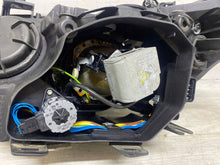 Laden Sie das Bild in den Galerie-Viewer, Frontscheinwerfer BMW E60 E61 Xenon Rechts Scheinwerfer Headlight