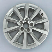 Laden Sie das Bild in den Galerie-Viewer, 1x Alufelge 16 Zoll 6.5&quot; 5x100 40ET Glanz Silber 82A601025 Audi A1 Rim Wheel