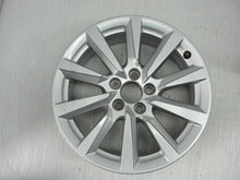 Laden Sie das Bild in den Galerie-Viewer, 1x Alufelge 16 Zoll 6.5&quot; 5x100 40ET Glanz Silber 82A601025 Audi A1 Rim Wheel