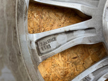 Laden Sie das Bild in den Galerie-Viewer, 1x Alufelge 17 Zoll 7.0" 5x112 43ET 3P0601025 Skoda Superb Octavia I Rim Wheel FEL8667036494og