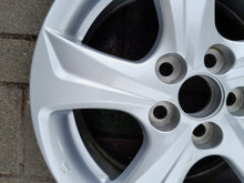 Load image into Gallery viewer, 1x Alufelge 15 Zoll 6.0&quot; 5x100 45ET Glanz PW4570D002 Toyota Rim Wheel