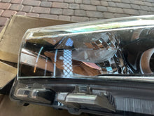 Load image into Gallery viewer, Frontscheinwerfer Toyota Hilux VIII Pick-Up 811500K732 Links Headlight SCH2542469599tw