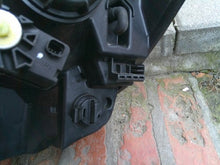 Load image into Gallery viewer, Frontscheinwerfer Hyundai H1 Starex 92102-4H0XX Rechts Scheinwerfer Headlight