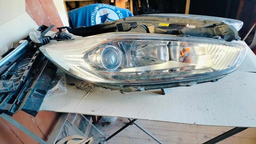 Frontscheinwerfer Ford Fiesta I 8A61-13W029-AH 8A61-13W030-AH Ein Satz Headlight SCH5013707175xr