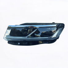 Laden Sie das Bild in den Galerie-Viewer, Frontscheinwerfer VW Touareg 1EX013143-31 761941035B Links Headlight