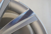 Laden Sie das Bild in den Galerie-Viewer, 1x Alufelge 18 Zoll 7.5&quot; 5x112 48ET Glanz Silber 5E3601025 Skoda Octavia 5e3 Iv