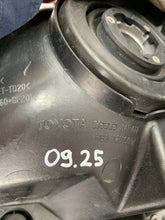 Laden Sie das Bild in den Galerie-Viewer, Frontscheinwerfer Toyota Prius Rechts Scheinwerfer Headlight SCH7859921656cl