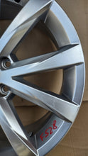 Load image into Gallery viewer, 1x Alufelge 17 Zoll 7.0" 5x112 43ET 5C0601025 VW New Beetle Rim Wheel FEL8884023675lt