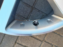 Load image into Gallery viewer, 1x Alufelge 20 Zoll 8.5" 5x120 53ET AM8H221007 Land Rover I Rim Wheel FEL8242515460oi