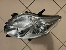 Load image into Gallery viewer, Frontscheinwerfer Toyota Auris 81170-02460 Links Scheinwerfer Headlight SCH8498936129gl