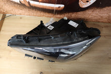 Laden Sie das Bild in den Galerie-Viewer, Frontscheinwerfer Mercedes-Benz Cla LED Links Scheinwerfer Headlight SCH9253314740xe