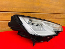 Laden Sie das Bild in den Galerie-Viewer, Frontscheinwerfer Audi A4 B9 8W0941006 Xenon Rechts Scheinwerfer Headlight SCH8961300663vu