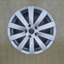 Load image into Gallery viewer, 1x Alufelge 17 Zoll 6.5&quot; 5x112 3AA601025K VW Passat B7 Rim Wheel