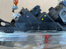 Load image into Gallery viewer, Frontscheinwerfer Toyota Avensis LED Rechts Scheinwerfer Headlight SCH1717973319mt
