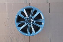 Load image into Gallery viewer, 1x Alufelge 16 Zoll 7.0&quot; 5x100 43ET Glanz Silber 6J0601025N Seat Ibiza Rim Wheel