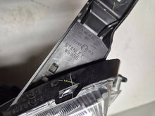 Laden Sie das Bild in den Galerie-Viewer, Frontscheinwerfer Mitsubishi Space Star Ein Stück (Rechts oder Links) Headlight